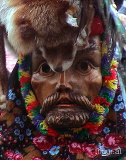 Fasnacht in Thaur: geschnitzte Maske mit langem Bart